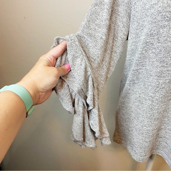Banana Republic Light Gray 3/4 Sleeves Ruffle Open Sleeve Stretch Crew Sz Small - Picture 4 of 8